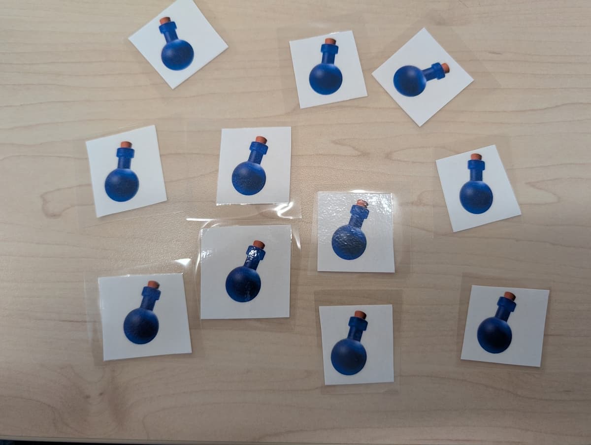 Laminerte elikser-kort brukt som fysiske belønninger